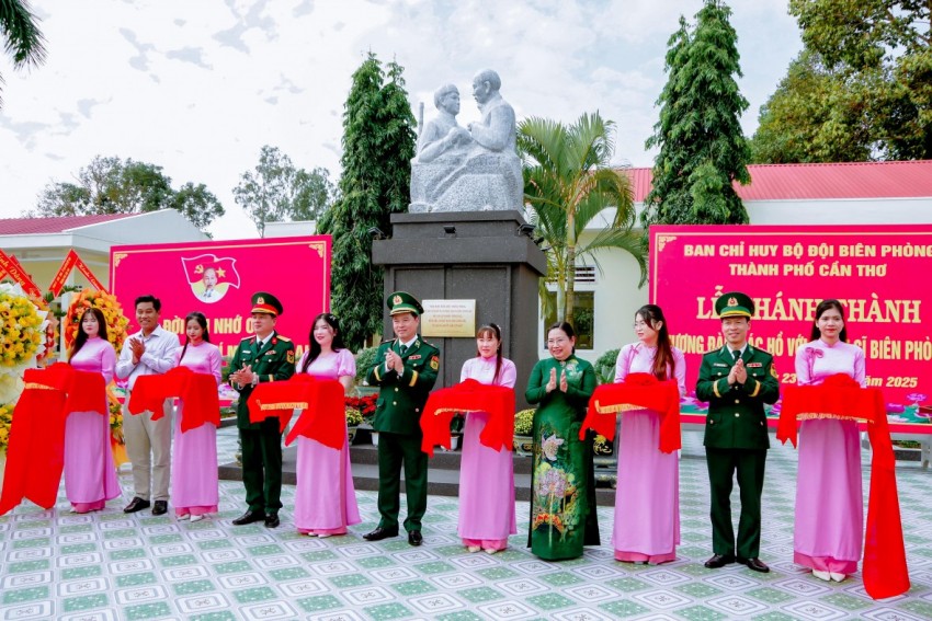 Khánh thành Tượng đài “Bác Hồ với chiến sĩ Biên phòng” tại Cần Thơ