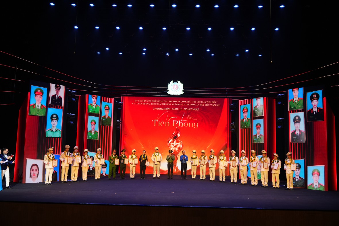 Vinh danh 20 Gương mặt Công an tiêu biểu năm 2025