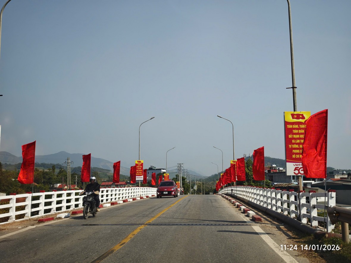 Quảng Ninh rực rỡ cờ hoa chào mừng Đại hội Đảng và mừng xuân mới