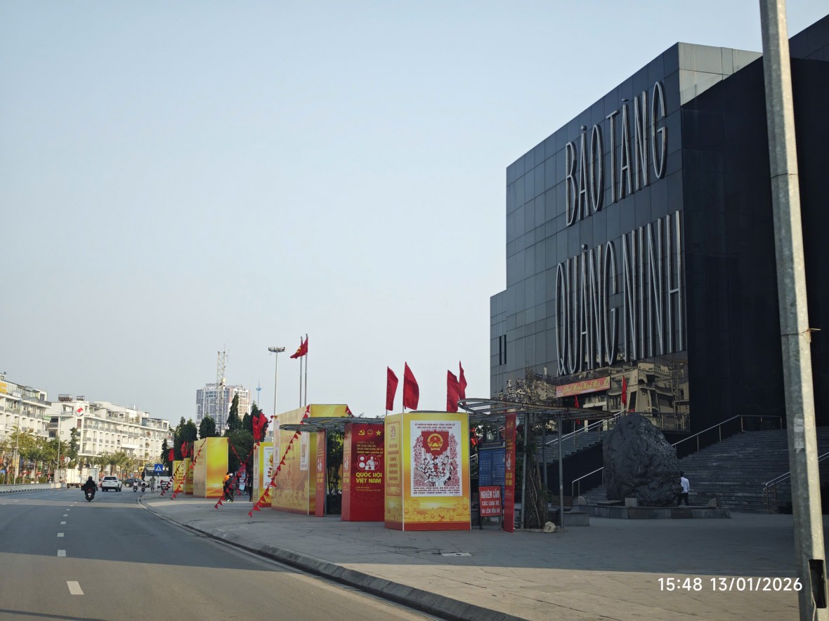 Quảng Ninh rực rỡ cờ hoa chào mừng Đại hội Đảng và mừng xuân mới