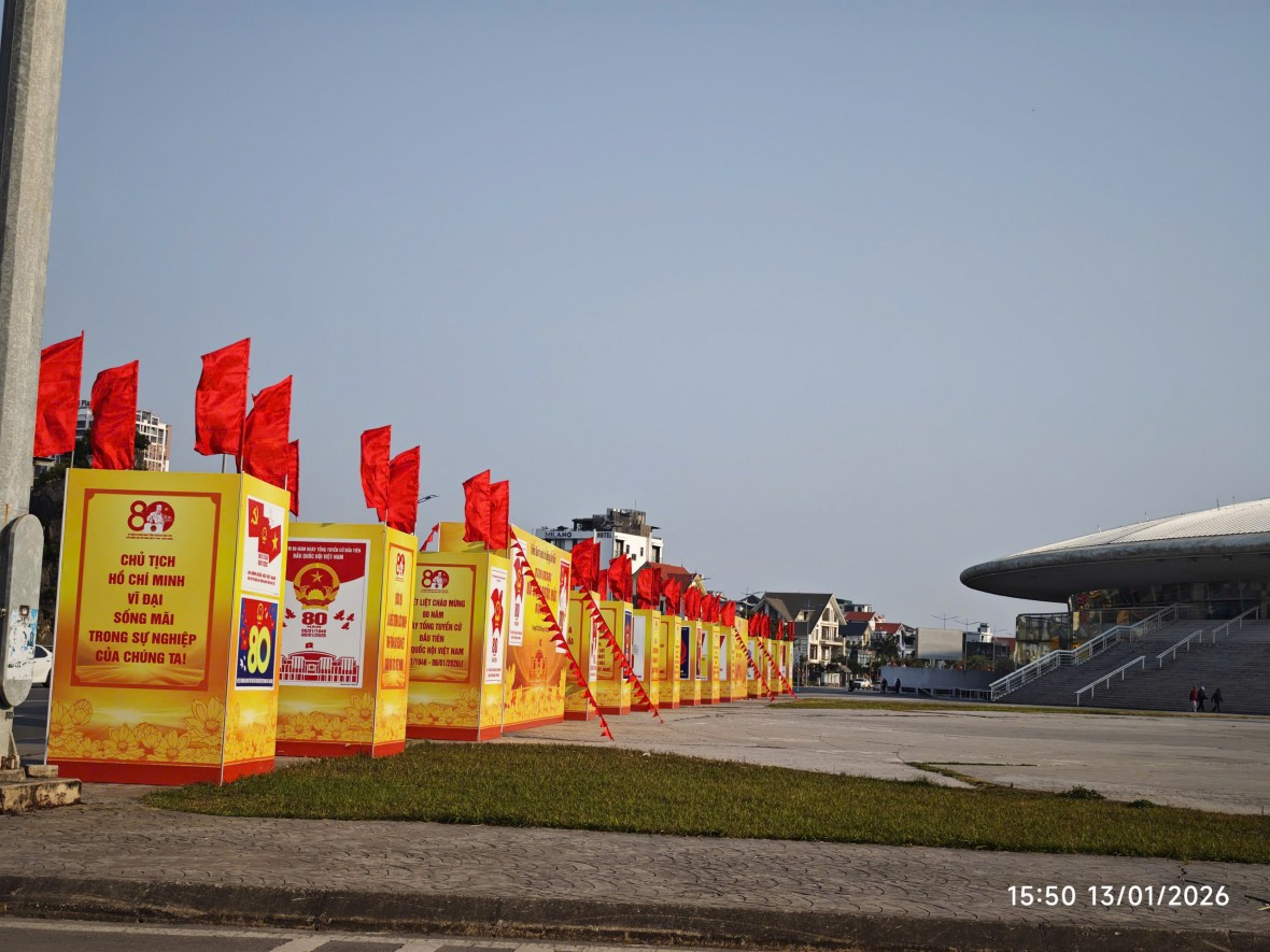 Quảng Ninh rực rỡ cờ hoa chào mừng Đại hội Đảng và mừng xuân mới