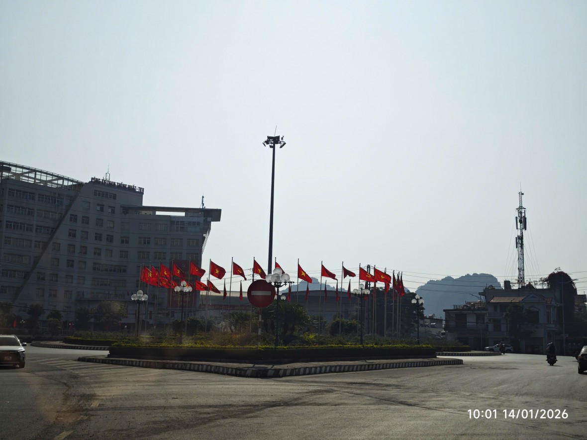 Quảng Ninh rực rỡ cờ hoa chào mừng Đại hội Đảng và mừng xuân mới