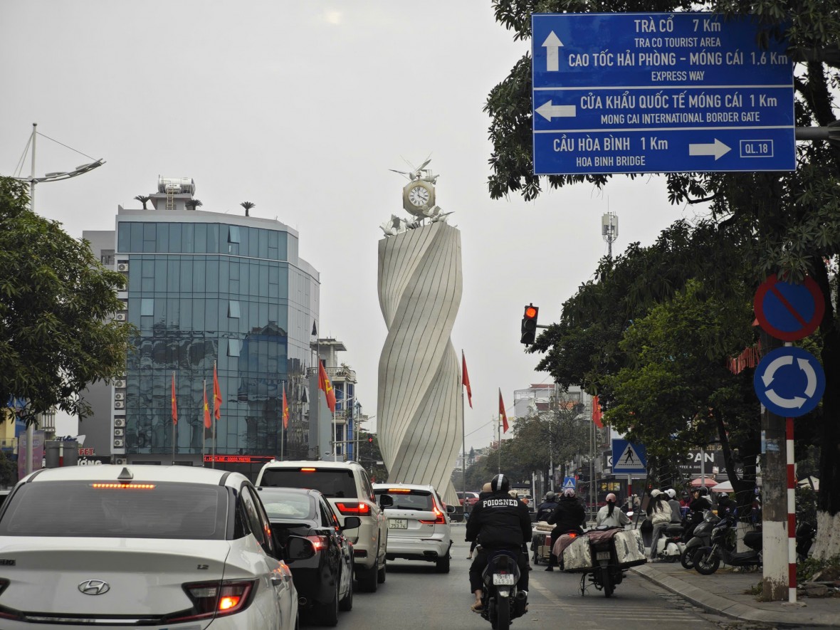 Quảng Ninh rực rỡ cờ hoa chào mừng Đại hội Đảng và mừng xuân mới