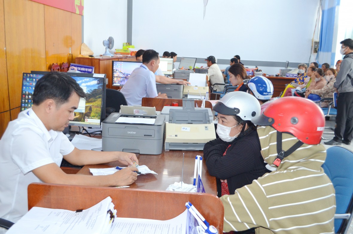 Xã Hòa Bình (Cà Mau) bứt phá mạnh mẽ trong vận hành chính quyền địa phương hai cấp Xã Hòa Bình (Cà Mau) bứt phá mạnh mẽ trong vận hành chính quyền địa phương hai cấp