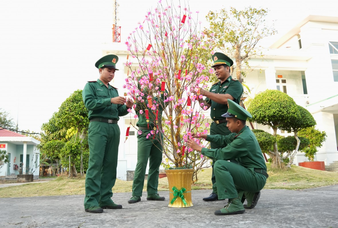 Xuân nơi đầu sóng: Ấm áp tình quân – dân trên tuyến đầu biên giới biển Cà Mau