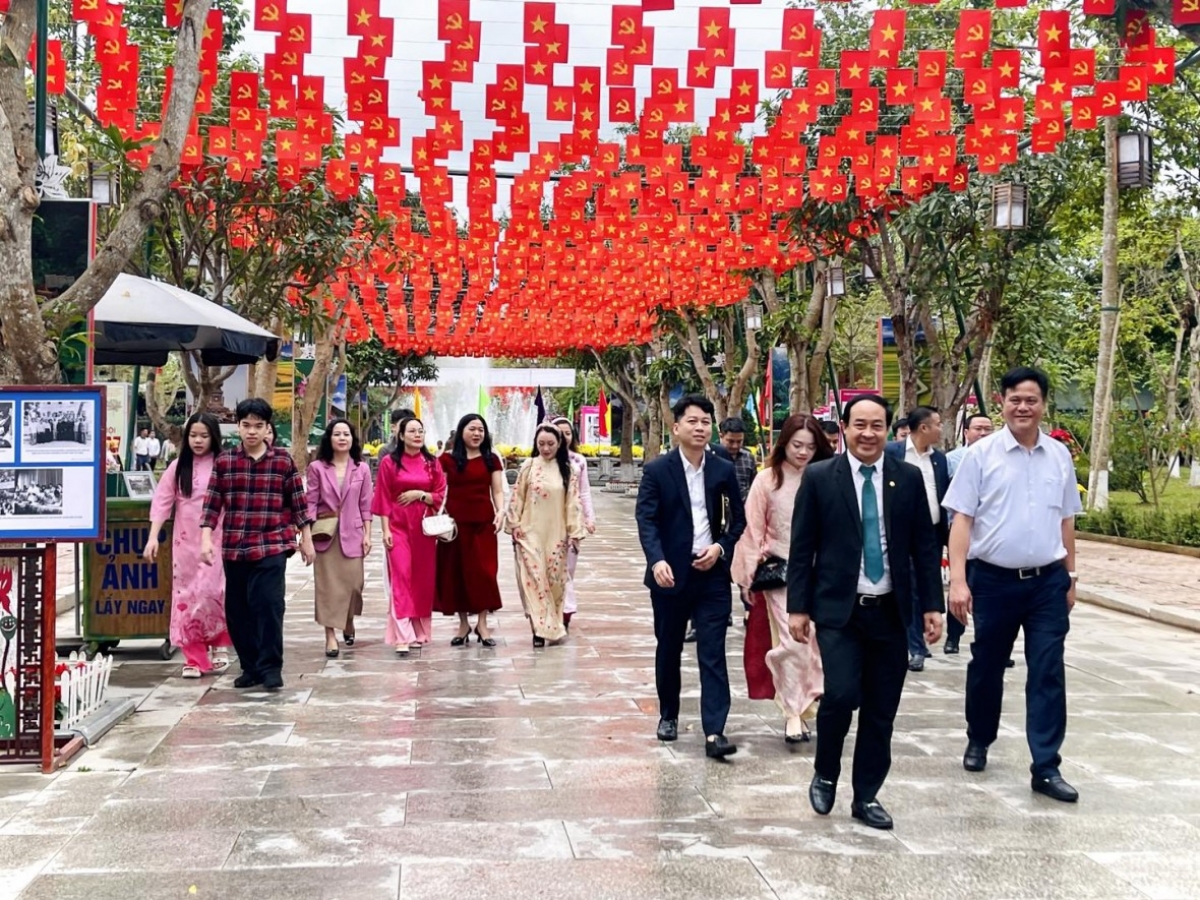 Sắc Xuân trên quê Bác