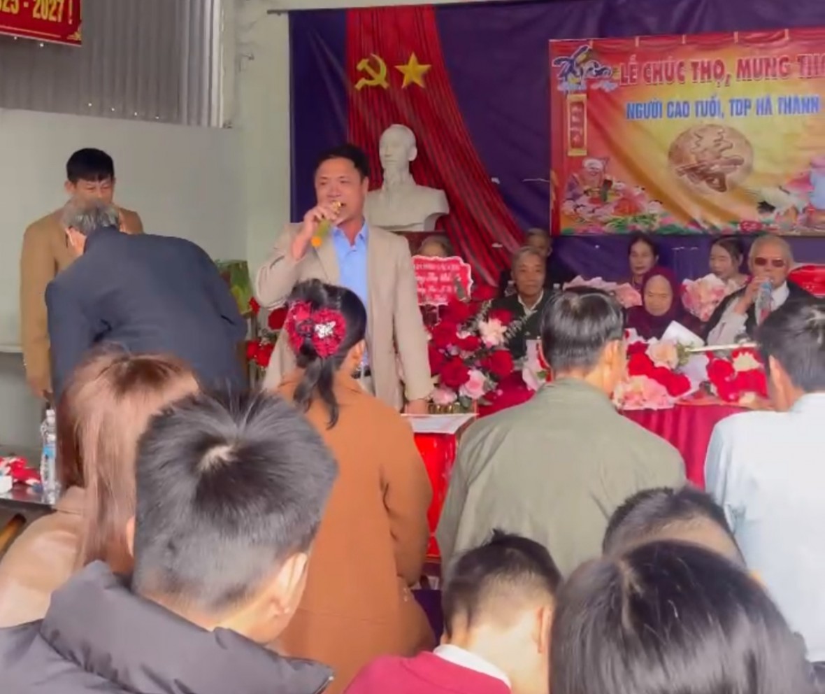 Mừng thọ đầu xuân: Nét đẹp nhân văn trong dòng chảy văn hóa Việt Mừng thọ đầu xuân: Nét đẹp nhân văn trong dòng chảy văn hóa Việt