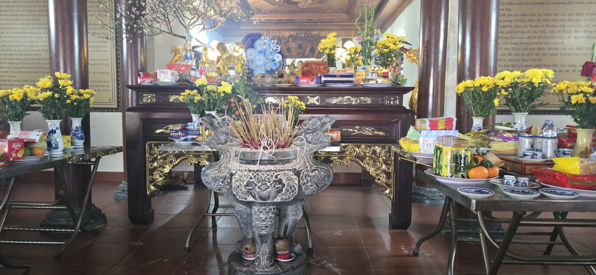 Đầu năm về Miếu Cố Tuệnh cầu bình an: Chốn tâm linh từ một phận người vô danh Đầu năm về Miếu Cố Tuệnh cầu bình an: Chốn tâm linh từ một phận người vô danh