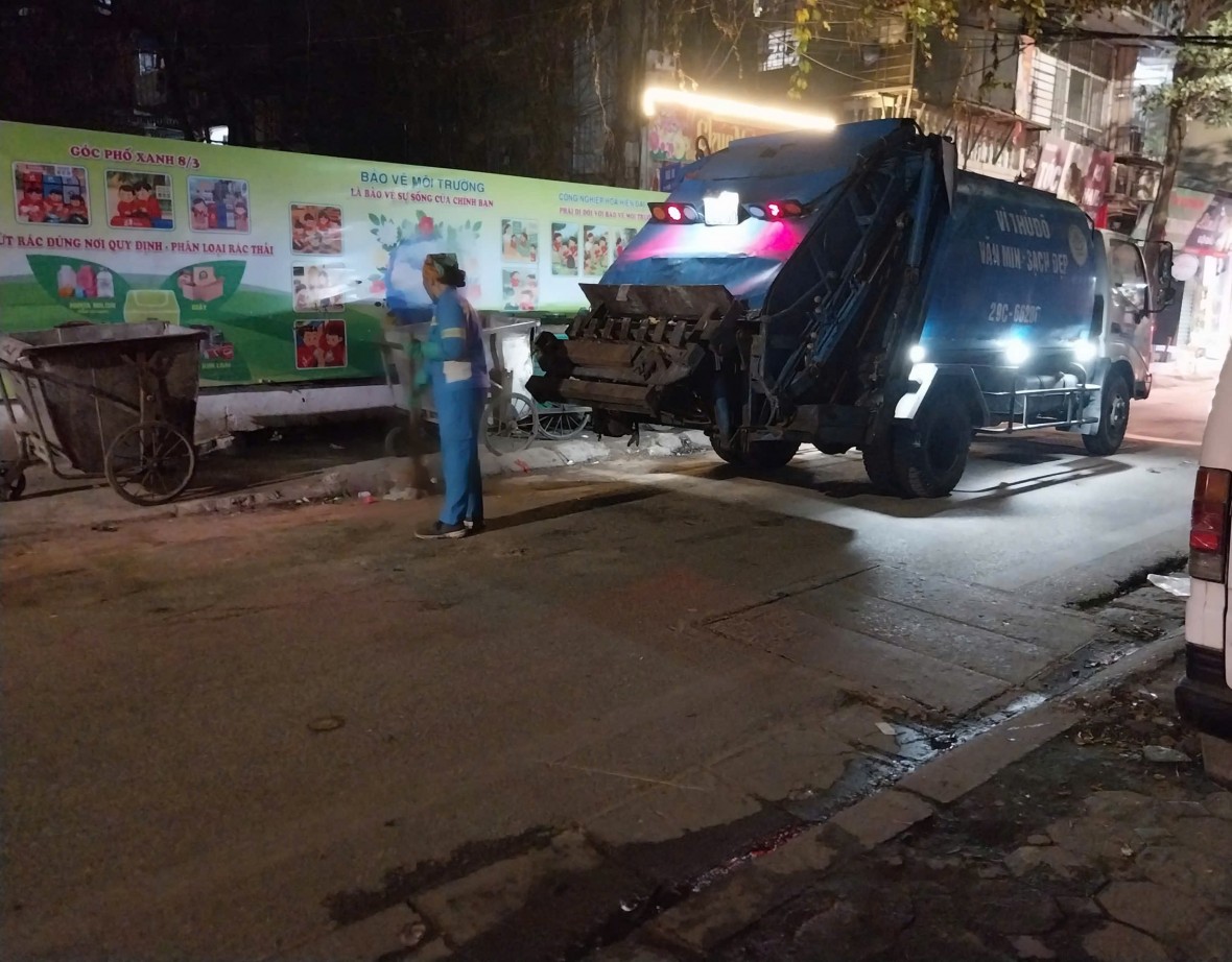 Những “chiến sỹ áo xanh” thầm lặng trong đêm Giao thừa Những “chiến sỹ áo xanh” thầm lặng trong đêm Giao thừa