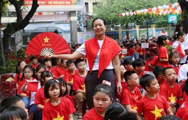 CÔ GIÁO TRẦN THỊ THẮM: NGƯỜI ĐẢNG VIÊN GƯƠNG MẪU – NHÀ GIÁO HẾT MÌNH, TẬN TỤY VÌ HỌC SINH