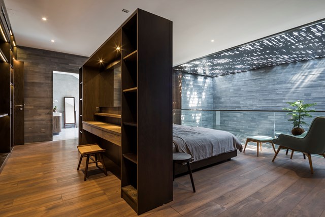 Ph&ograve;ng ngủ cũng được thiết kế theo phong c&aacute;ch mở, kh&ocirc;ng giới hạn.