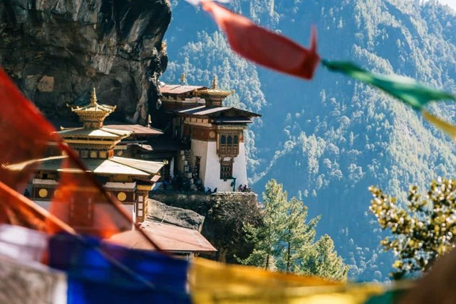 Tu viện Paro Taktsang gắn liền với truyền thuyết về Thượng sư Li&ecirc;n Hoa Sinh &nbsp;