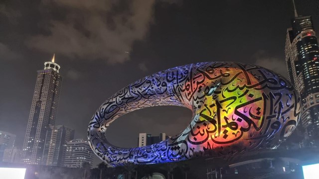 T&ograve;a nh&agrave; bảo t&agrave;ng cao 7 tầng với kiến tr&uacute;c đặc biệt giống h&igrave;nh mắt của con người - con mắt nh&igrave;n v&agrave;o tương lai. Một trong những điểm đặc biệt kh&aacute;c của to&agrave; nh&agrave; đ&oacute; l&agrave; tất cả c&aacute;c g&oacute;c đều được bo tr&ograve;n, v&agrave; kh&ocirc;ng c&oacute; cột nh&agrave;.