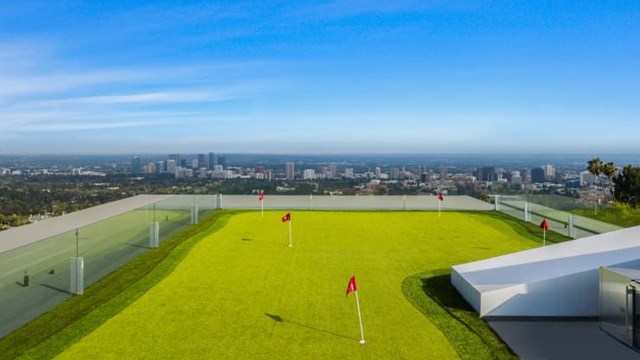 S&acirc;n golf tr&ecirc;n m&aacute;i nh&agrave;. Ảnh:&nbsp;Marc Angeles