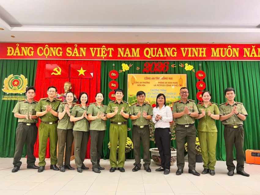 Công an Đồng Nai lan tỏa phong trào “Tết vì người nghèo” – Trao yêu thương, đón Xuân Bính Ngọ 2026 Công an Đồng Nai lan tỏa phong trào “Tết vì người nghèo” – Trao yêu thương, đón Xuân Bính Ngọ 2026