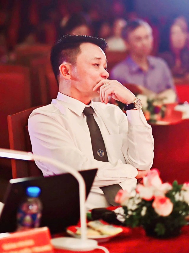 Khoảnh khắc trầm tư của Luật sư H&agrave; Trọng Đại người lu&ocirc;n d&agrave;nh t&acirc;m huyết v&agrave; sự nghi&ecirc;m t&uacute;c, cẩn trọng trong từng quyết định, với kh&aacute;t vọng lan toả gi&aacute; trị c&ocirc;ng l&yacute; v&agrave; nh&acirc;n văn.