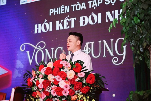 Luật sư H&agrave; Trọng Đại ph&aacute;t biểu tại một phi&ecirc;n to&agrave; giả định, truyền cảm hứng ph&aacute;p luật đến cộng đồng, đặc biệt l&agrave; thế hệ trẻ.