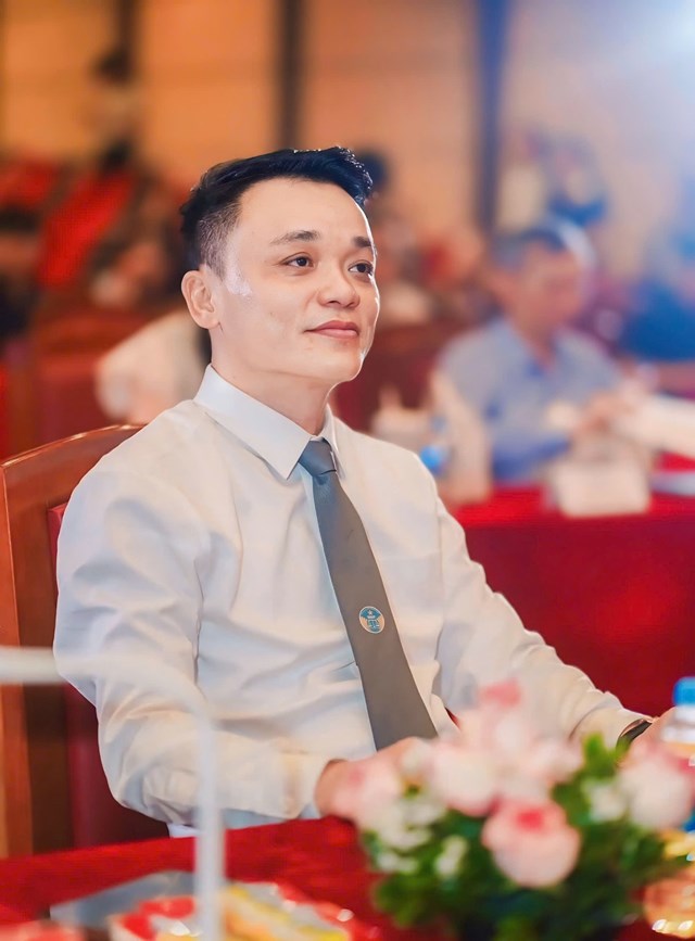 Luật sư H&agrave; Trọng Đại lu&ocirc;n giữ vững nụ cười giữa bao thử th&aacute;ch, bởi tin rằng c&ocirc;ng l&yacute; lu&ocirc;n l&agrave; &aacute;nh s&aacute;ng cuối con đường.