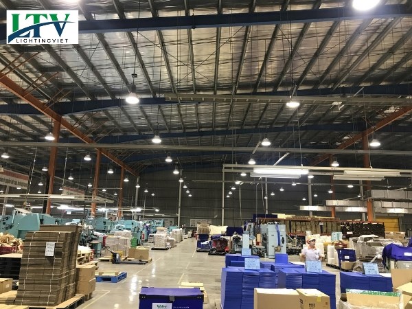 Hệ thống đ&egrave;n Led LTV hiện diện tại nh&agrave; m&aacute;y sản xuất, tạo m&ocirc;i trường l&agrave;m việc tối ưu.