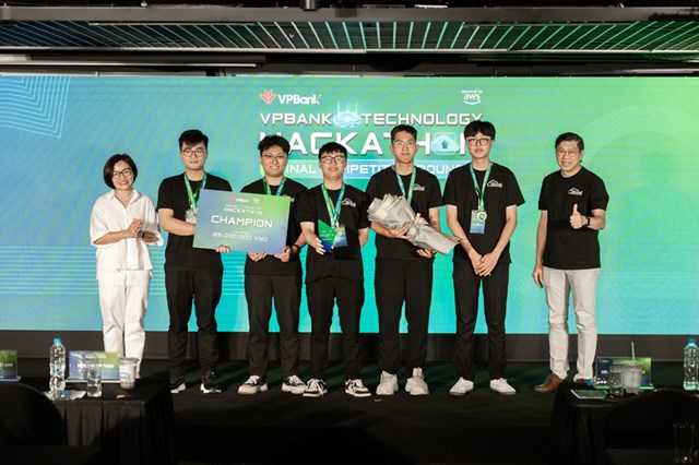Nh&agrave; v&ocirc; địch VPBank Technology Hackathon for Junior 2025 &ndash; Vision of Chosen &nbsp;