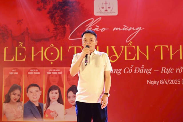 Luật sư H&agrave; Trọng Đại giao lưu v&agrave; chia sẻ tại Lễ hội truyền thống qu&ecirc; hương gắn kết cộng đồng, một khoảnh khắc gần gũi, giản dị nhưng gi&agrave;u cảm x&uacute;c.