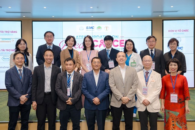 C&aacute;c chuy&ecirc;n gia đầu ng&agrave;nh đến từ Trung t&acirc;m Y tế Samsung chia sẻ 8 nội dung chuy&ecirc;n s&acirc;u về điều trị ung thư v&uacute; to&agrave;n diện.