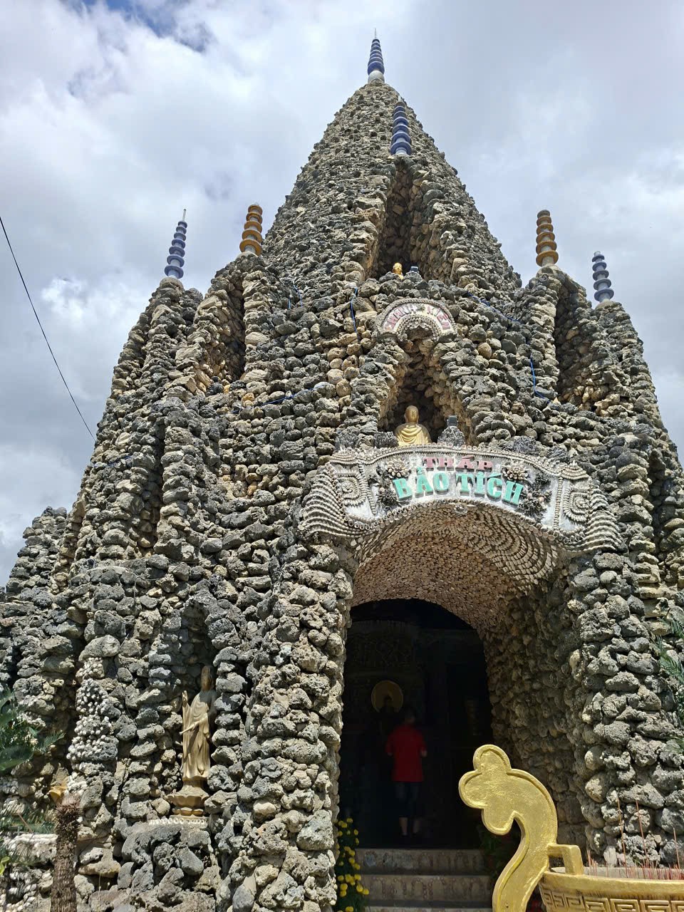 Du xuân miền biển, khám phá ngôi chùa làm từ hàng triệu vỏ ốc ở Khánh Hòa Du xuân miền biển, khám phá ngôi chùa làm từ hàng triệu vỏ ốc ở Khánh Hòa