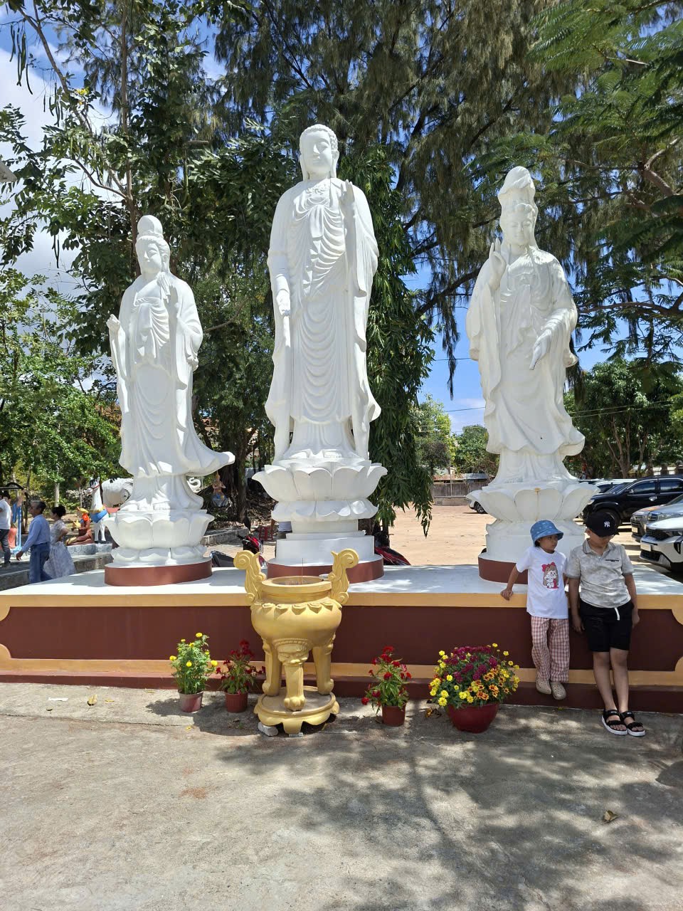 Du xuân miền biển, khám phá ngôi chùa làm từ hàng triệu vỏ ốc ở Khánh Hòa Du xuân miền biển, khám phá ngôi chùa làm từ hàng triệu vỏ ốc ở Khánh Hòa