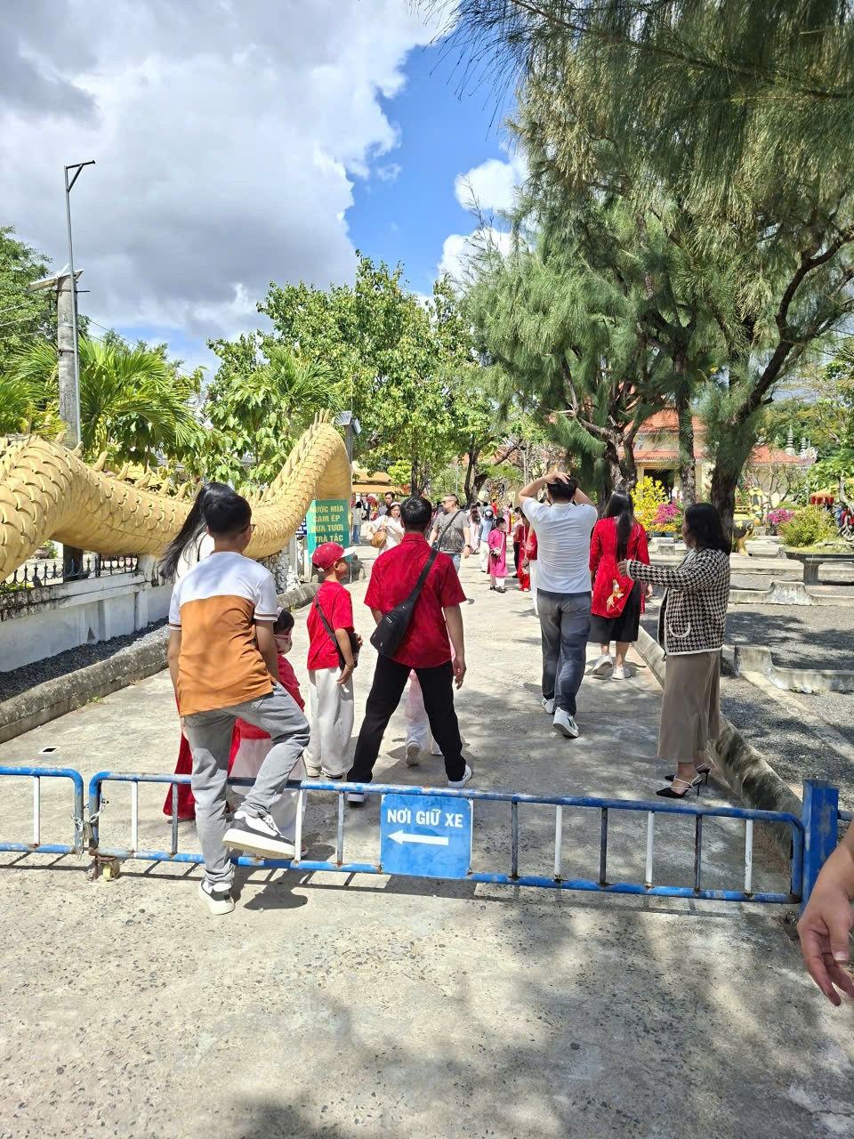 Du xuân miền biển, khám phá ngôi chùa làm từ hàng triệu vỏ ốc ở Khánh Hòa Du xuân miền biển, khám phá ngôi chùa làm từ hàng triệu vỏ ốc ở Khánh Hòa