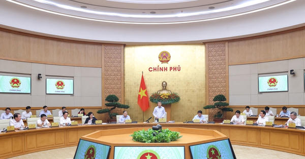 Thủ tướng: Không đẩy khó khăn cho người dân, doanh nghiệp trong thiết kế chính sách và xây dựng pháp luật