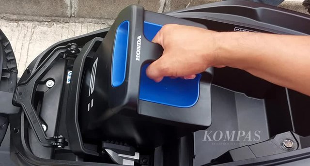 Quyết tâm không để bị tụt lại phía sau, Honda phát triển mẫu xe điện có thể thay pin tại trạm sạc dễ dàng như đi đổ xăng - Ảnh 6