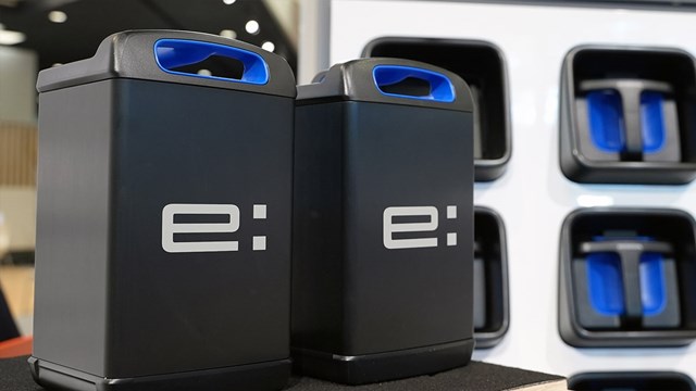 Quyết tâm không để bị tụt lại phía sau, Honda phát triển mẫu xe điện có thể thay pin tại trạm sạc dễ dàng như đi đổ xăng - Ảnh 2