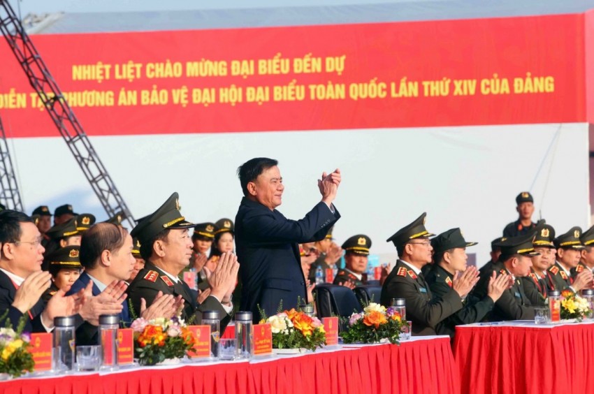 Ủy viên Bộ Chính trị, Thường trực Ban Bí thư Trần Cẩm Tú, Trưởng Tiểu ban Tổ chức phục vụ Đại hội XIV của Đảng dự và chỉ đạo buổi Lễ. Ủy viên Bộ Chính trị, Thường trực Ban Bí thư Trần Cẩm Tú, Trưởng Tiểu ban Tổ chức phục vụ Đại hội XIV của Đảng dự và chỉ đạo buổi Lễ.