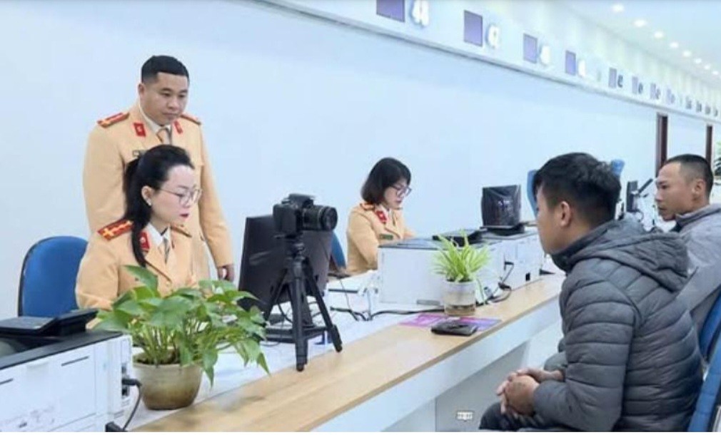 Cảnh giác “cò mồi” lừa tiền người dân khi đổi, cấp lại GPLX ở Quảng Ninh