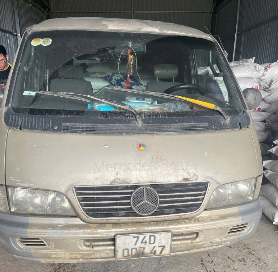 Phát hiện, bắt giữ xe ô tô mang BKS 74D - 007.47 vận chuyển 2.000 kg đường kính trắng không có hóa đơn, chứng từ. Phát hiện, bắt giữ xe ô tô mang BKS 74D - 007.47 vận chuyển 2.000 kg đường kính trắng không có hóa đơn, chứng từ.