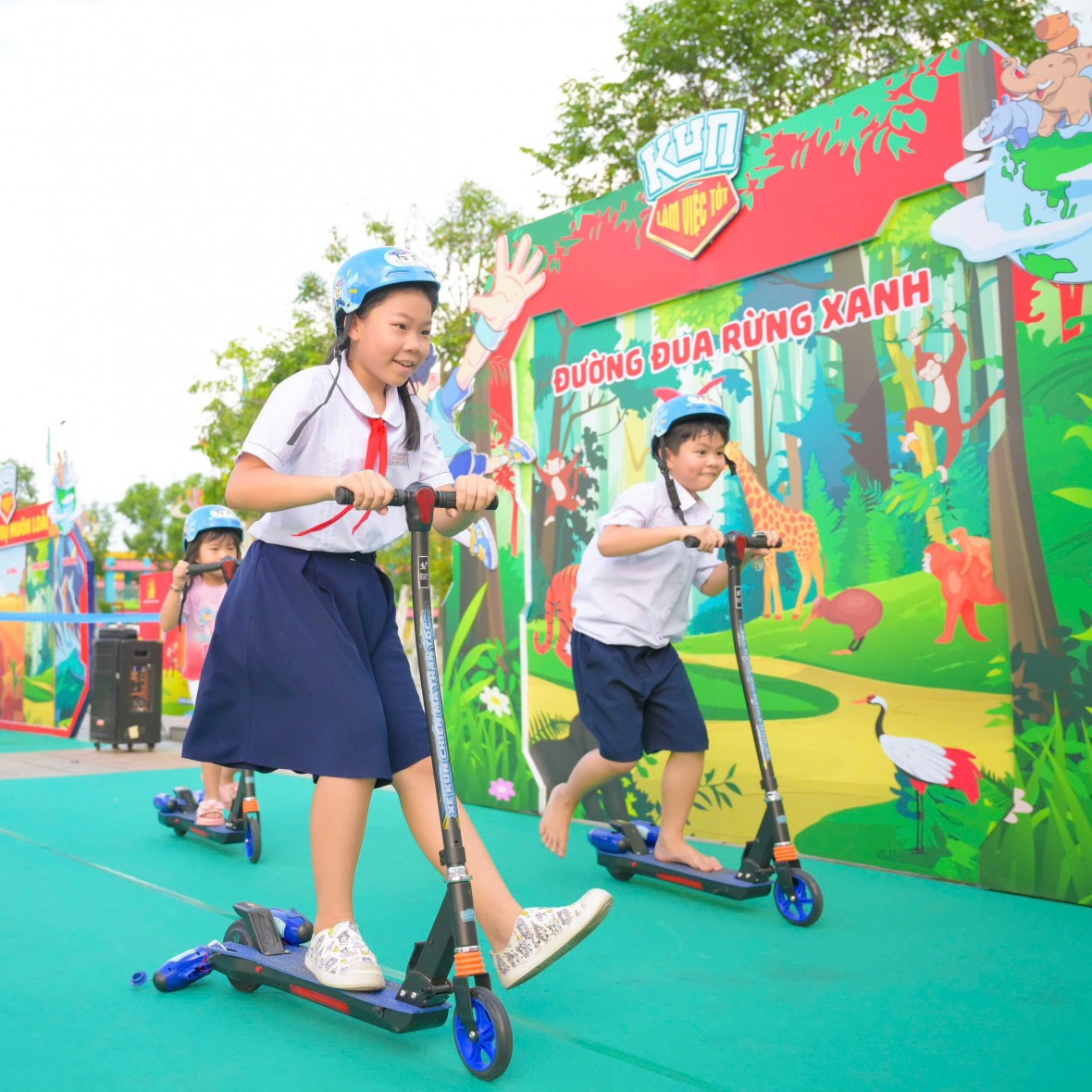 Khu vực trải nghiệm vận động và công nghệ theo chủ đề bảo vệ muôn loài tạo sự hào hứng và gần gũi cho các em nhỏ.