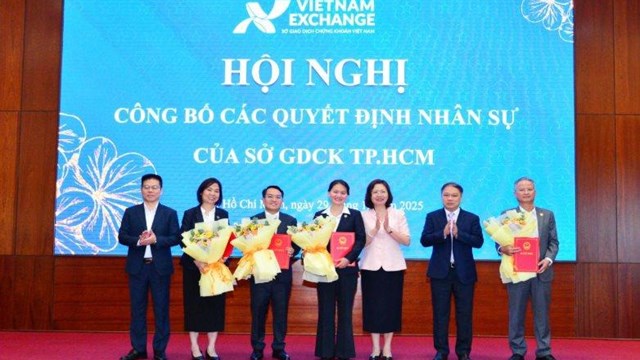 HoSE kiện toàn bộ máy lãnh đạo cấp cao: Ông Trịnh Sơn Hồng giữ ghế Quyền Chủ tịch, bà Nguyễn Thị Việt Hà làm Tổng Giám đốc