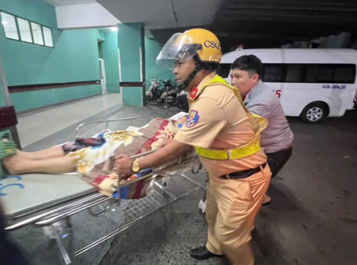 Kịp thời hỗ trợ đưa người dân cấp cứu kịp thời.