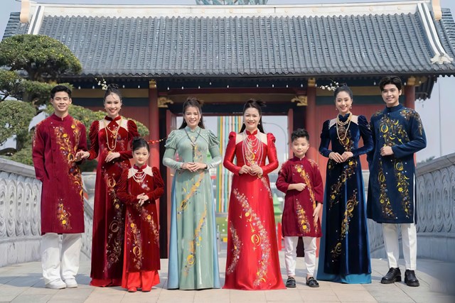 Nhà thiết kế Hoàng Ly - Chủ thương hiệu Áo dài Hoàng Ly, Chủ tịch CLB Văn hóa Áo dài Việt Nam: Ba thập kỷ dệt nên di sản áo dài từ đam mê thuần khiết - Ảnh 5