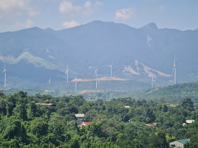 Những tuabin điện gi&oacute; tr&ecirc;n địa b&agrave;n Hướng H&oacute;a, Quảng Trị - Ảnh: VGP/Nhật Anh
