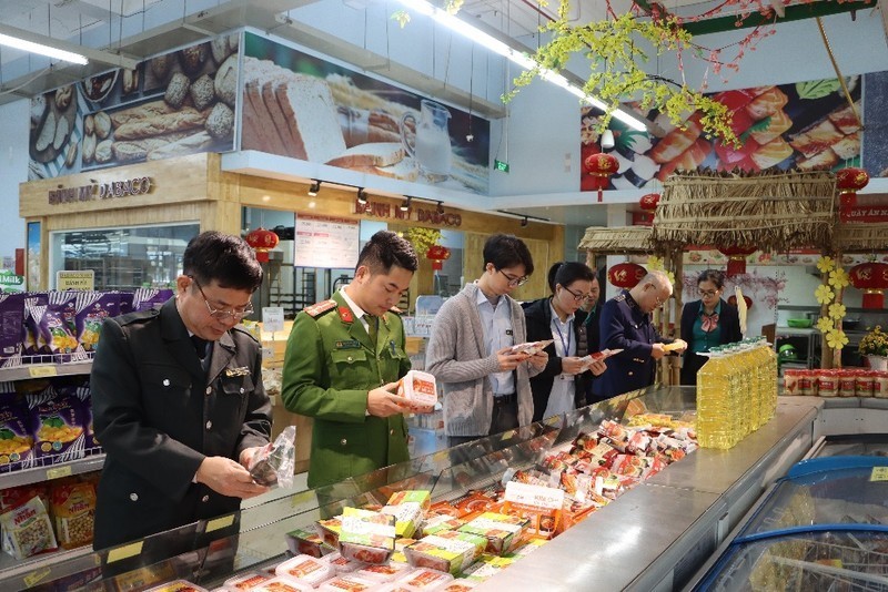 Bộ Y tế yêu cầu các địa phương tăng cường kiểm tra đột xuất, xử lý nghiêm vi phạm an toàn thực phẩm và thực phẩm chức năng giả dịp Tết Nguyên đán Bính Ngọ. Ảnh: Bộ Y tế