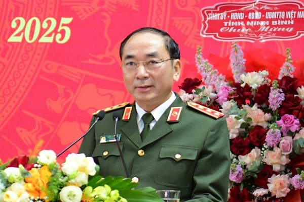 Công an tỉnh Ninh Bình phát động phong trào thi đua năm 2026 Công an tỉnh Ninh Bình phát động phong trào thi đua năm 2026