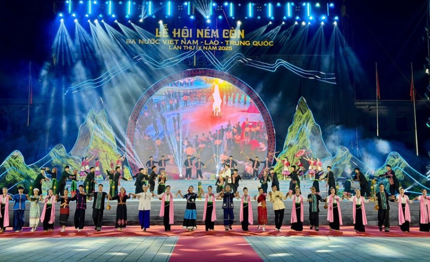 Khai mạc Lễ hội ném còn ba nước Việt Nam - Lào - Trung Quốc lần thứ IX