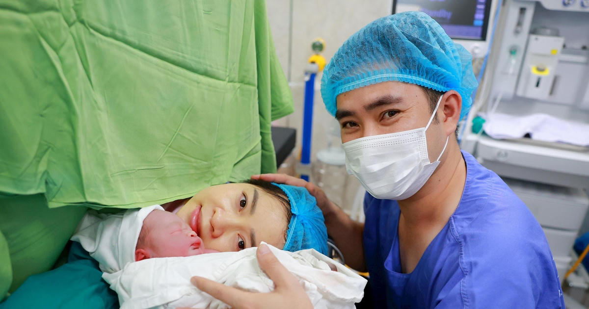 Từ 650g đến 2,4kg: Kỳ tích song sinh cách nhau 13 tuần