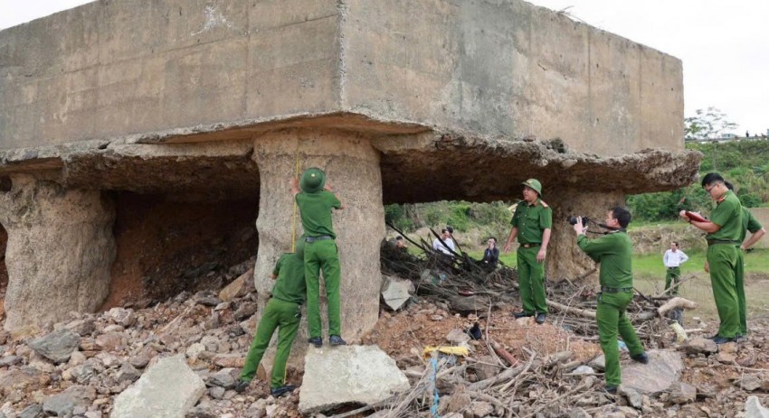 Trước 29 Tết, hoàn thành cầu phao qua sông Lô phục vụ đi lại của Nhân dân Trước 29 Tết, hoàn thành cầu phao qua sông Lô phục vụ đi lại của Nhân dân