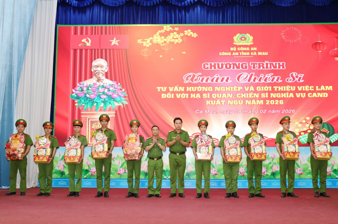 Công an Cà Mau tổ chức “Xuân chiến sĩ” đồng hành cùng chiến sĩ nghĩa vụ Công an Cà Mau tổ chức “Xuân chiến sĩ” đồng hành cùng chiến sĩ nghĩa vụ