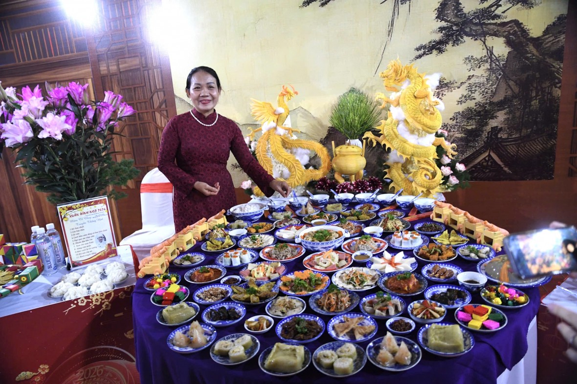 Khám phá cỗ Tết miền Trung - miền Nam: Những sắc thái văn hóa và khát vọng Khám phá cỗ Tết miền Trung - miền Nam: Những sắc thái văn hóa và khát vọng