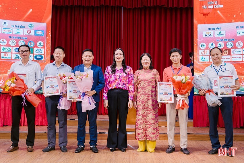 Khởi hành “Chuyến xe 0 đồng” đưa 500 sinh viên, người lao động Hà Tĩnh về quê đón Tết