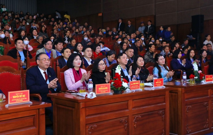 Hà Nội: Trao tặng hơn 450 triệu đồng cho công nhân lao động tại xã Đan Phượng Hà Nội: Trao tặng hơn 450 triệu đồng cho công nhân lao động tại xã Đan Phượng