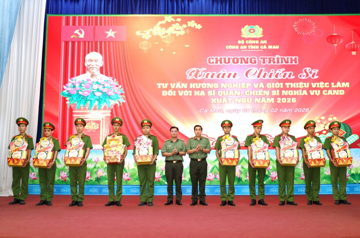 Công an Cà Mau tổ chức “Xuân chiến sĩ” đồng hành cùng chiến sĩ nghĩa vụ Công an Cà Mau tổ chức “Xuân chiến sĩ” đồng hành cùng chiến sĩ nghĩa vụ